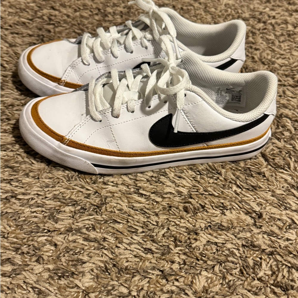 Nike Court Legacy